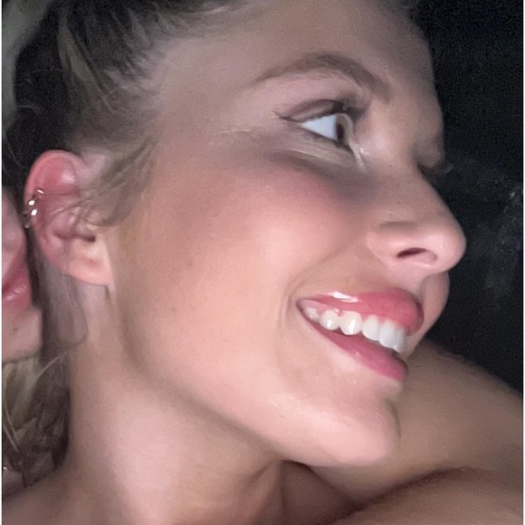 Meet your Posher, Jessica - Picture 2 of 2